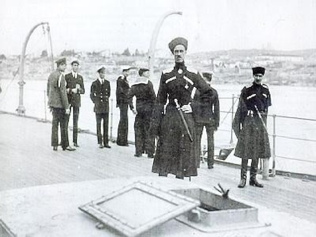 Красная армия 12 ноября 1920 года прорвала оборону на Перекопе и ворвалась в Крым. 13 ноября 1920 взят Симферополь. В захваченном Крыму большевики учинили массовый террор.  