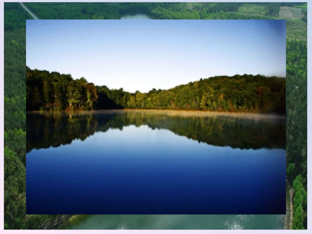 Водные ресурсы Главные реки: Днепр и его притоки — Припять, Сож и Березина, а также Западная Двина, Неман и Западный Буг.  В Белоруссии находятся более 10 000 озёр, крупнейшие из которых — Нарочь (площадью 80 кв. км) и Освейское озеро (53 кв. км).  Полесье (юг Белоруссии) представляет собой крупнейший в Европе район болот и заболоченных земель — одни только Припятские болота занимают площадь ок. 39 тыс. кв. км. 