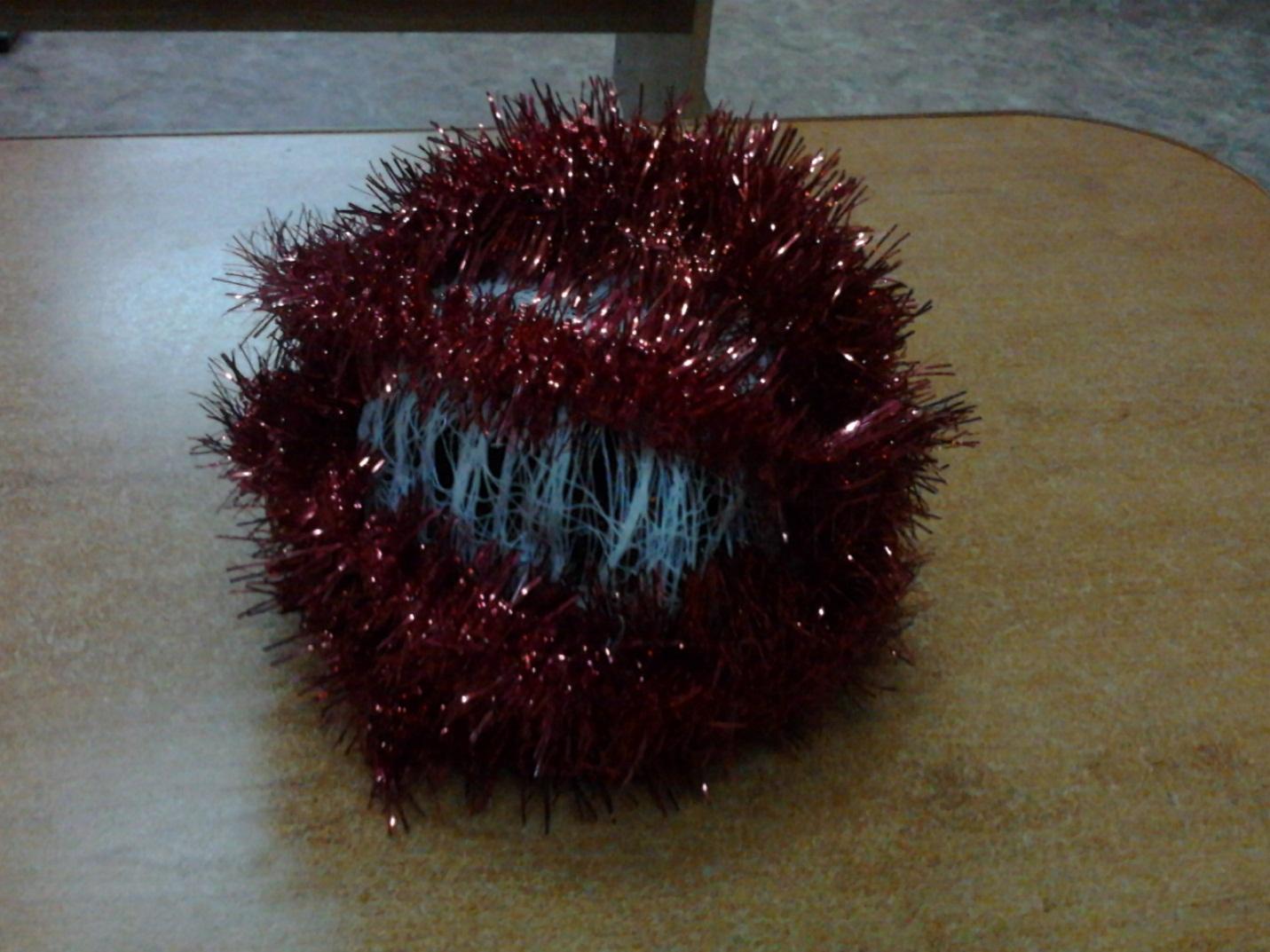 Как сделать шар из мишуры. Как сделать шар из мишуры. Как сделать шар из мишуры. Как сделать шар из мишуры. Шары на елку из мишуры.