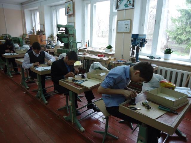 В каком случае провода оконцовывают петелькой тычком технология 8
