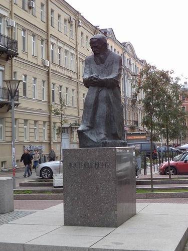 Памятники писателям в каких городах. Памятники писателям в каких городах