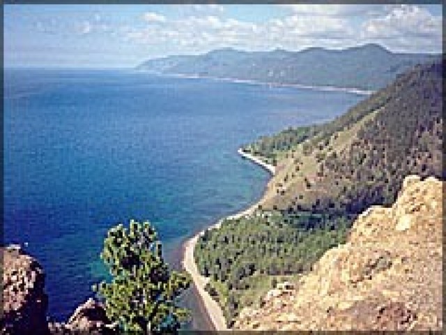 Байкал –самое глубокое озеро, его глубина достигает 1620 метров. Это озеро – крупнейшая сокровищница пресной воды.  