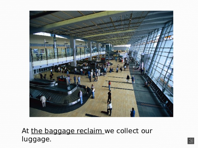  At the baggage reclaim we collect our luggage. 
